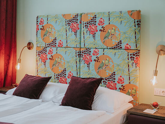 Bett im Familienzimmer des Boutiquehotel Stadthalle