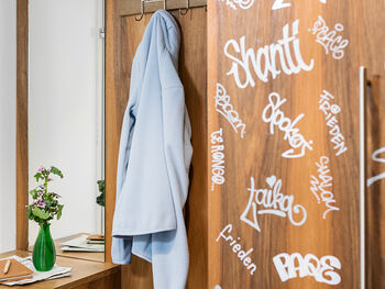 Cozy Business Zimmer Kleiderschrank