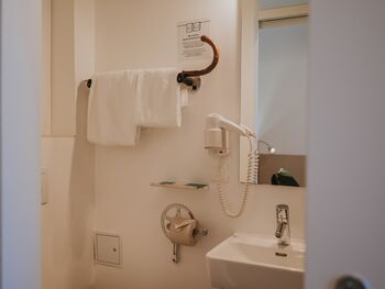Bathroom Smart Singleroom / © Franzi Schädel