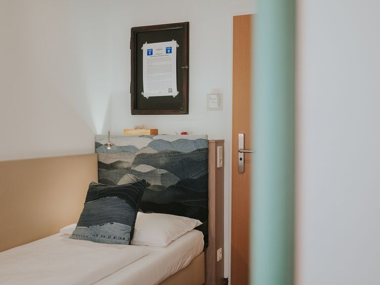 Bed in upcycling elements with topic SDG # 6 /  ©Franzi Schädel