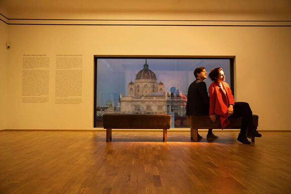 Mann und Frau im Museum