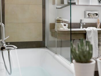 Junior Suite Bad mit Badewanne