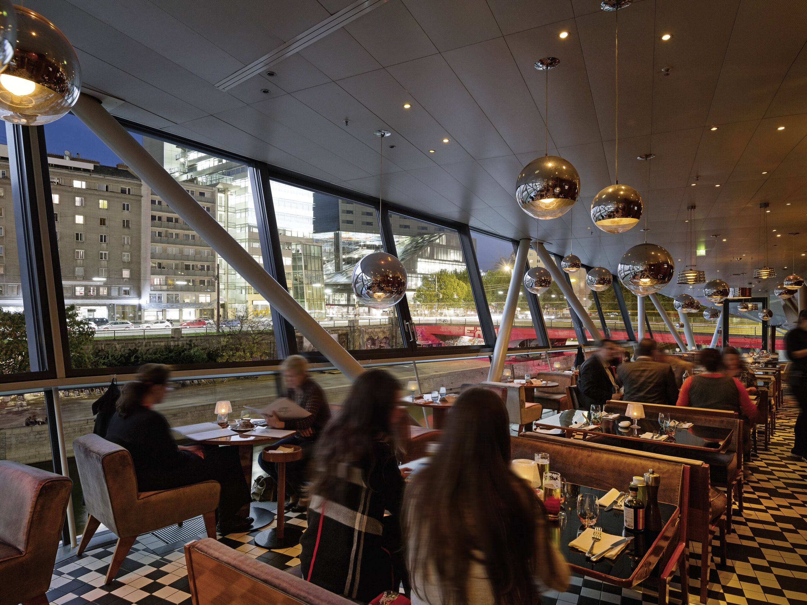 Schönes retromodernes Restaurant in ihrem Urlaub in Wien